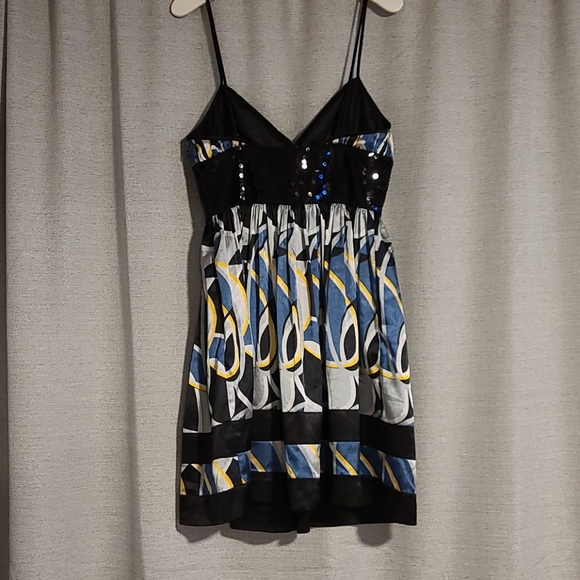 Dress - Picture 3 of 3